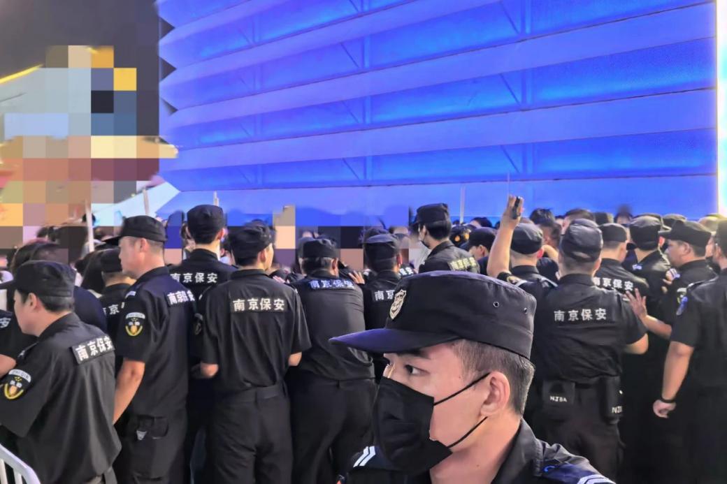 C:/Users/Administrator/Desktop/臺(tái)風(fēng)“貝碧嘉”來(lái)襲，南京保安積極應(yīng)對(duì)，“守”護(hù)萬(wàn)家團(tuán)圓！/12.jpg12